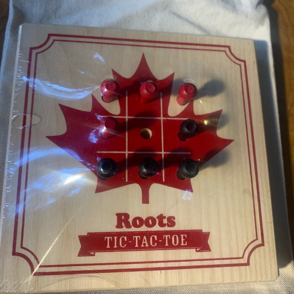 Roots Tic-Tac-Toe Game made by Toy Makers of Lunenburg - Picture 2 of 4